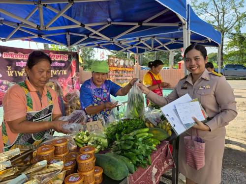 หัวหน้าส่วนราชการ เลือกซื้อผลผลิตทางการเกษตรที่ปลูกโดยชุมชน